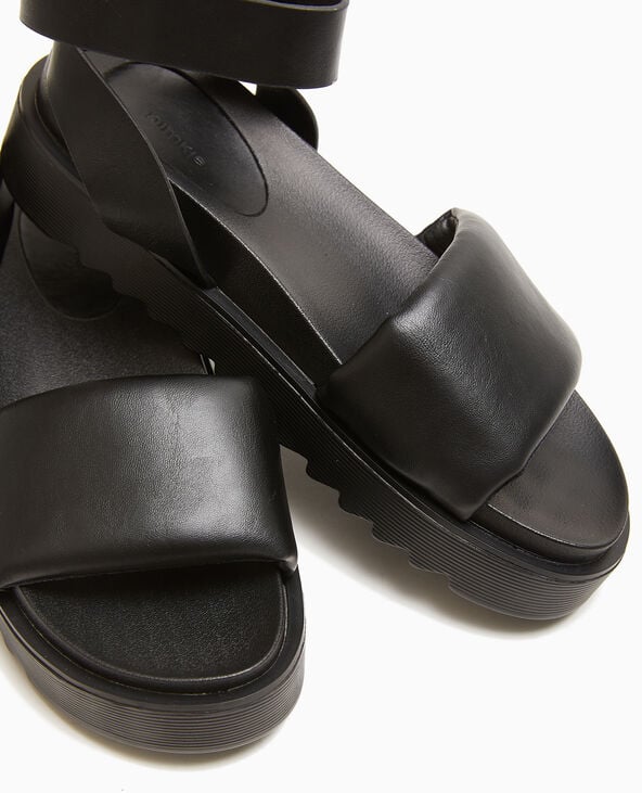 Sandales à bride avec semelles crantées noir - Pimkie