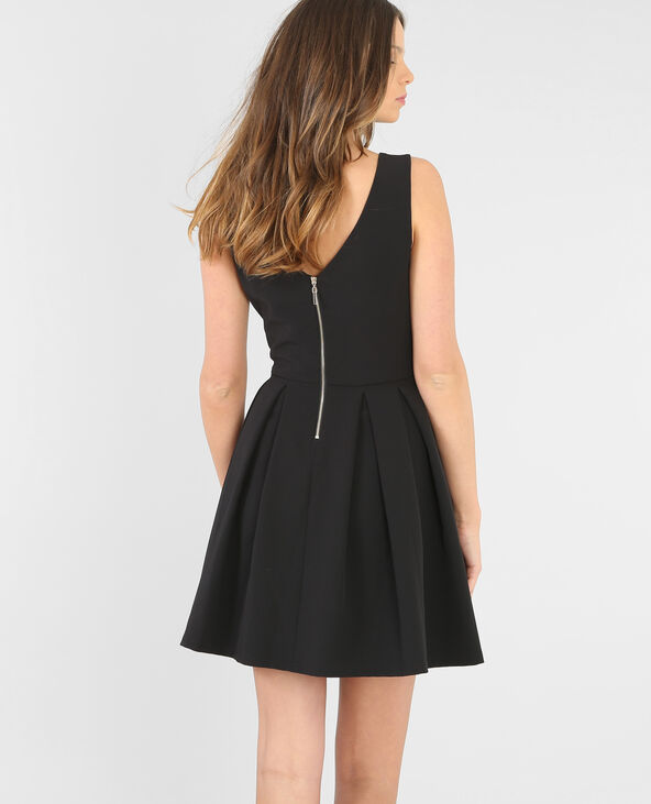 Une on sale robe décolletée