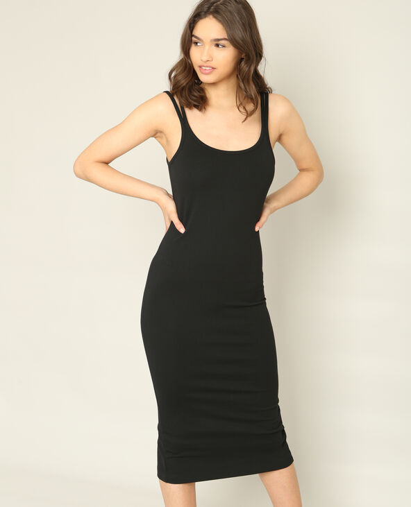 Une shop robe serrée