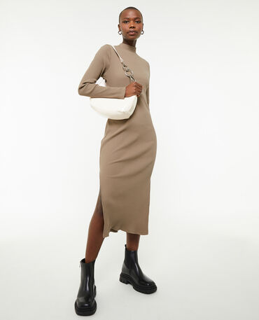 Robe 2025 moulante mango