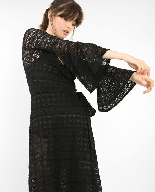 Robe longue en dentelle noire sale