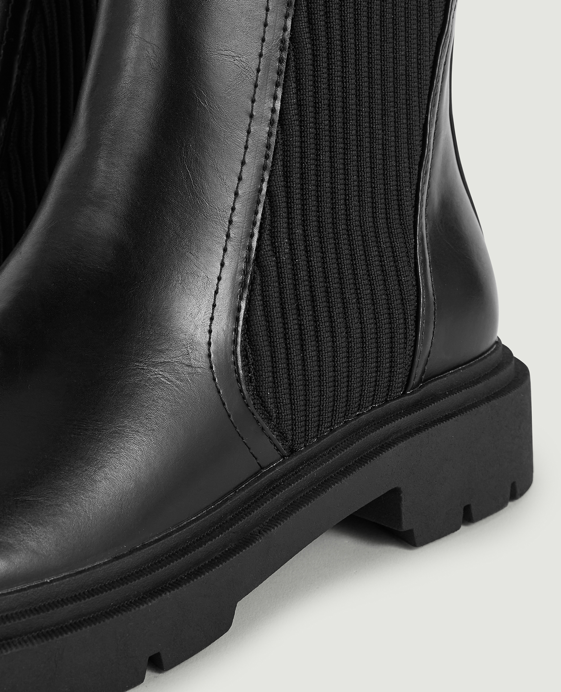 Boots semelles crantées noir - Pimkie