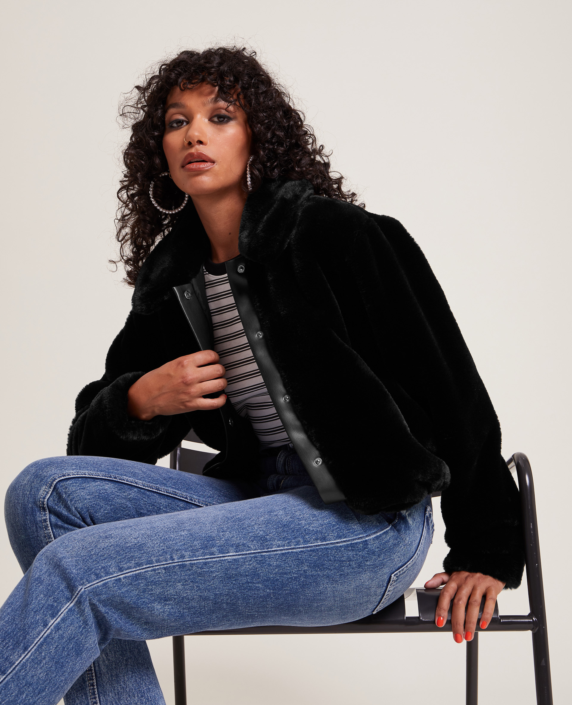 Blouson court fausse fourrure et simili noir - Pimkie