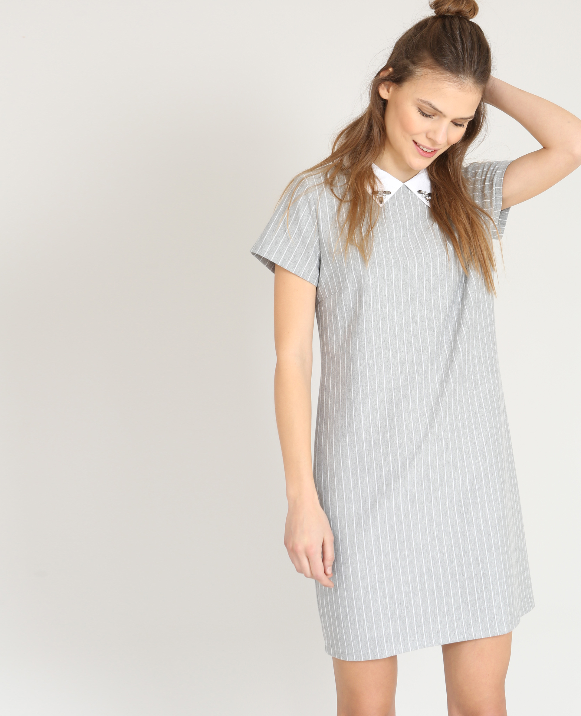 Robe à col claudine sale