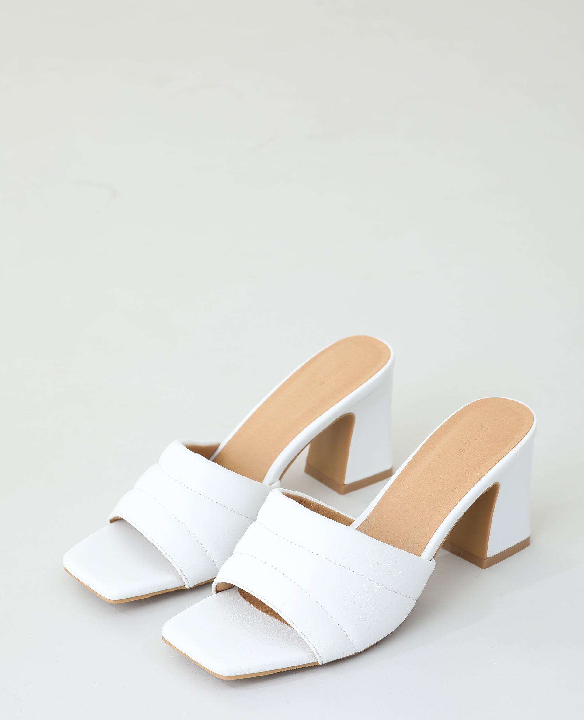 mules blanches compensées