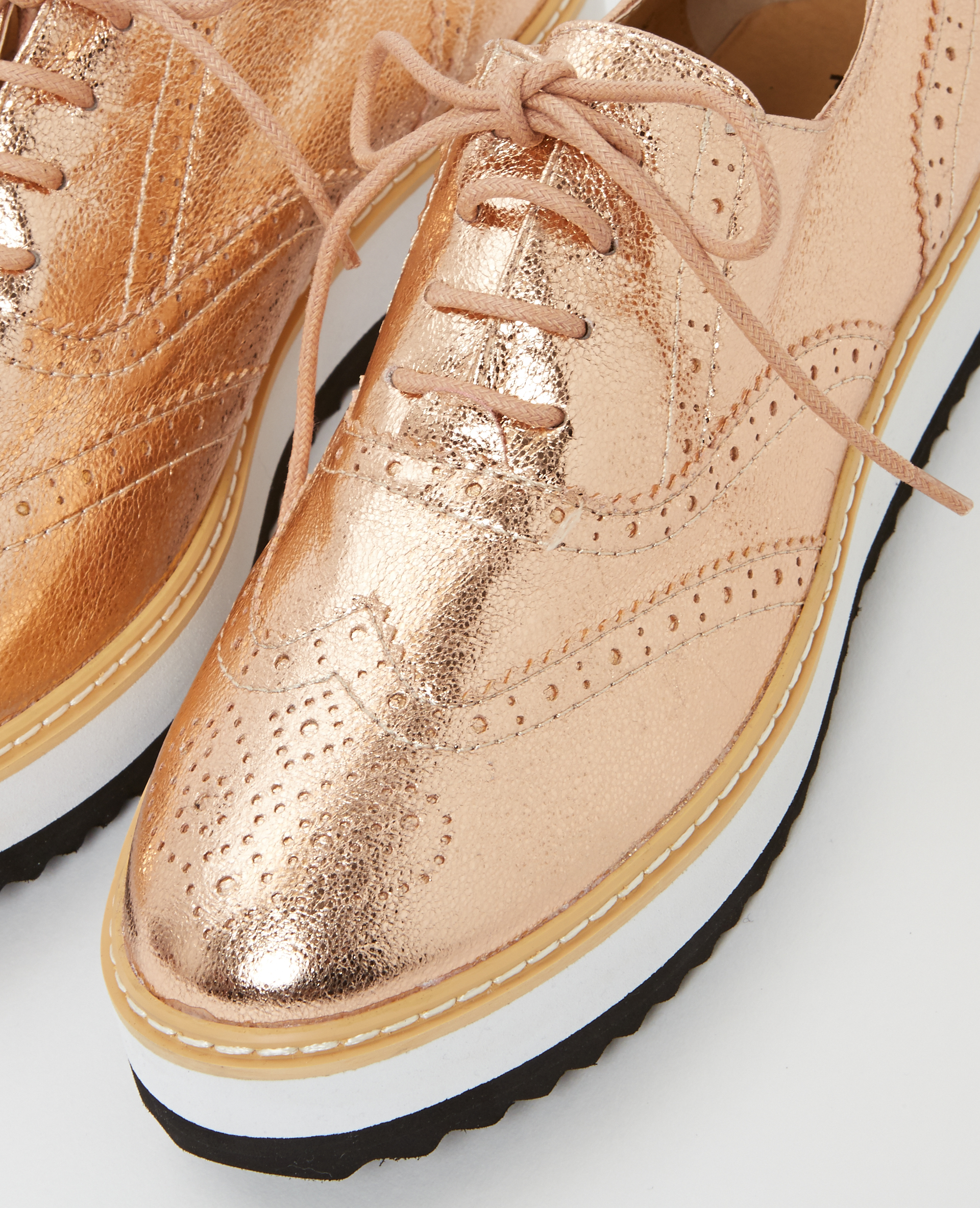 derbies vernies noires