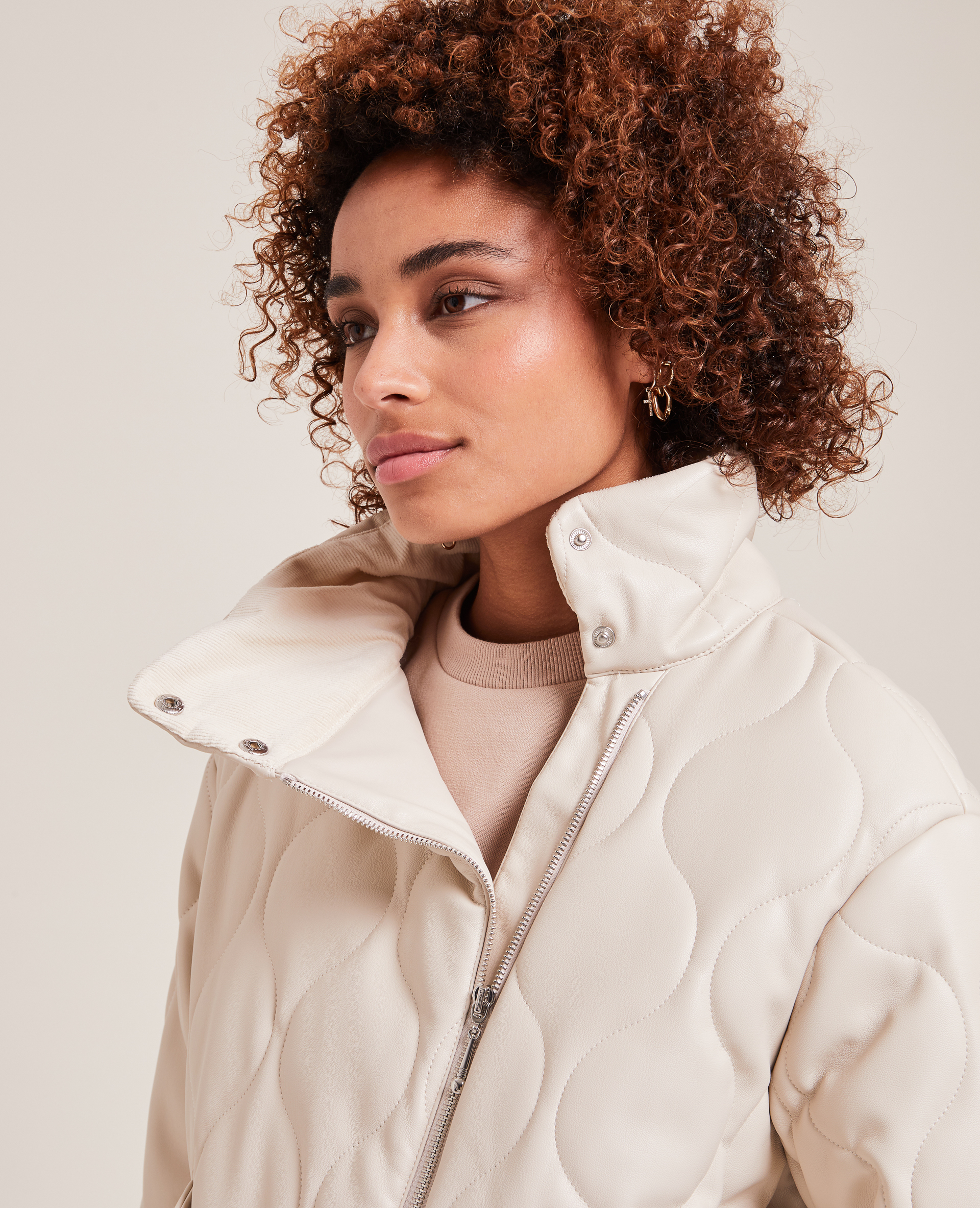 Blouson matelassé en simili cuir blanc cassé - Pimkie