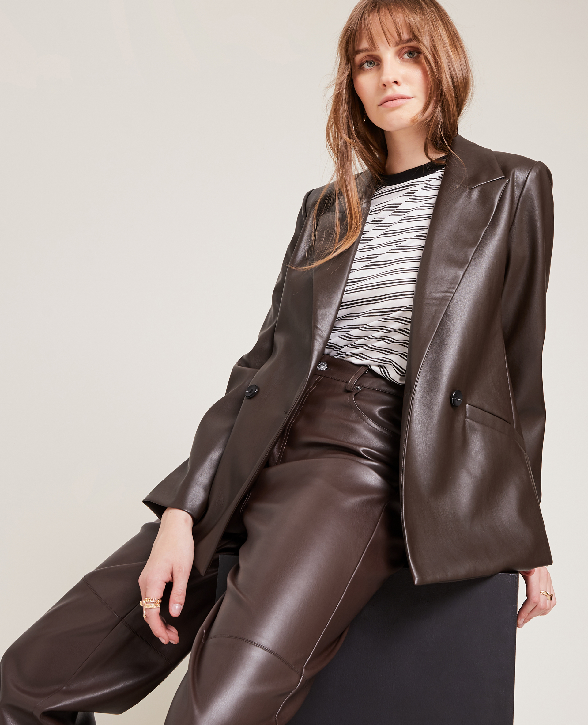Tailleur store en cuir