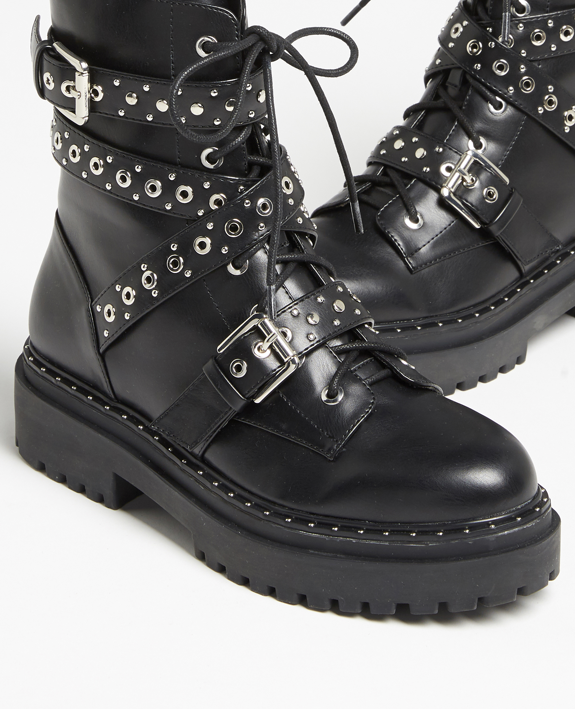 bottines cloutées