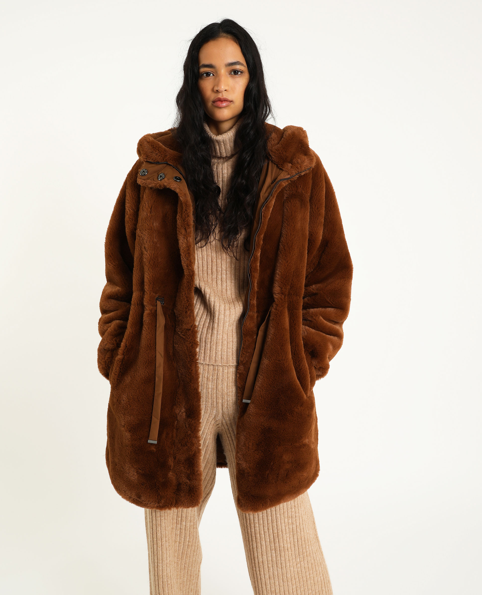 Blouson en fausse fourrure à hotsell capuche