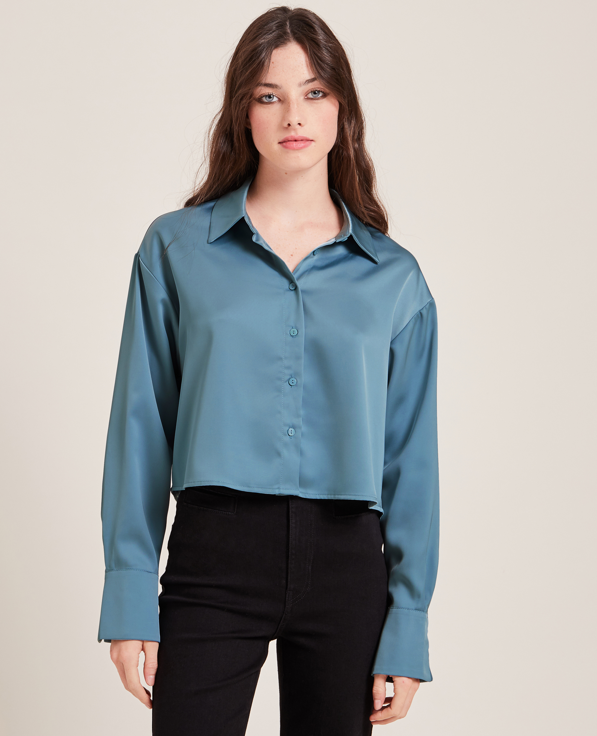 Chemise courte en tissu satiné bleu - Pimkie