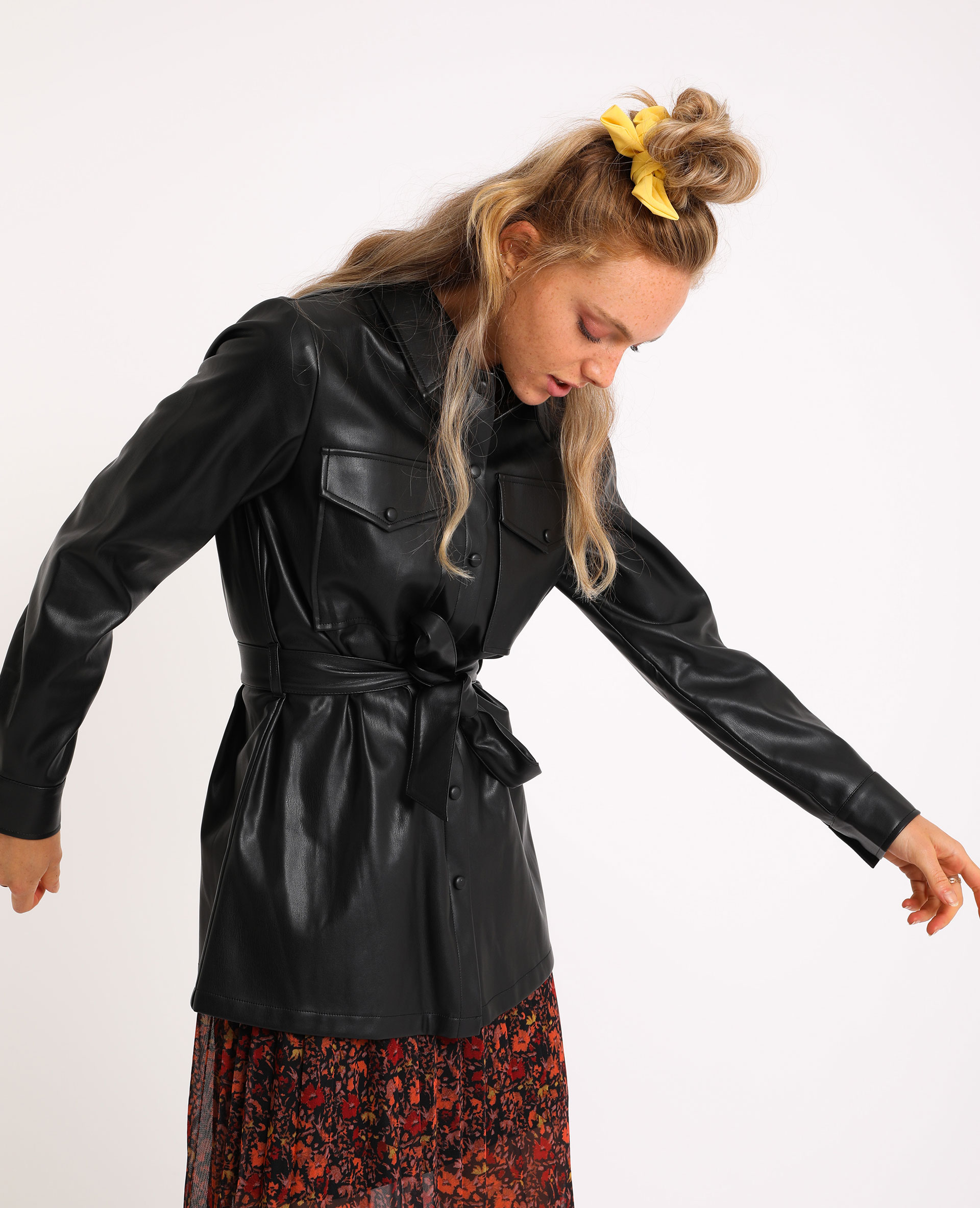 Chemise femme sale simili cuir noir