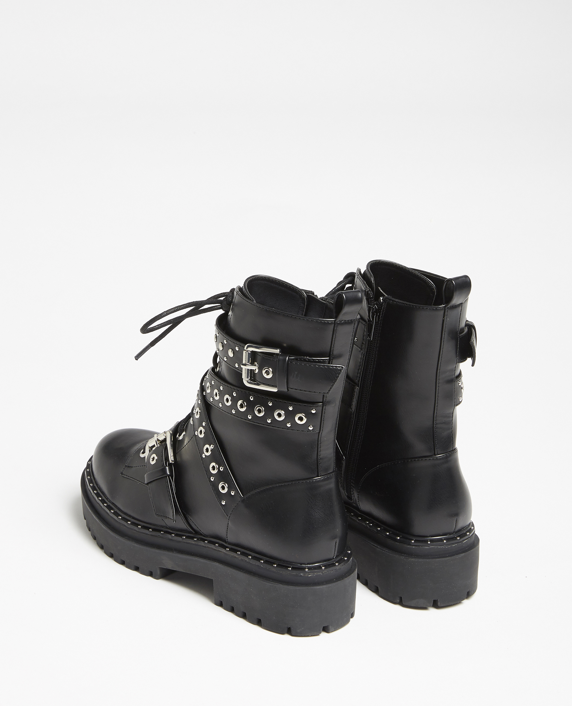 bottes cuir lacets