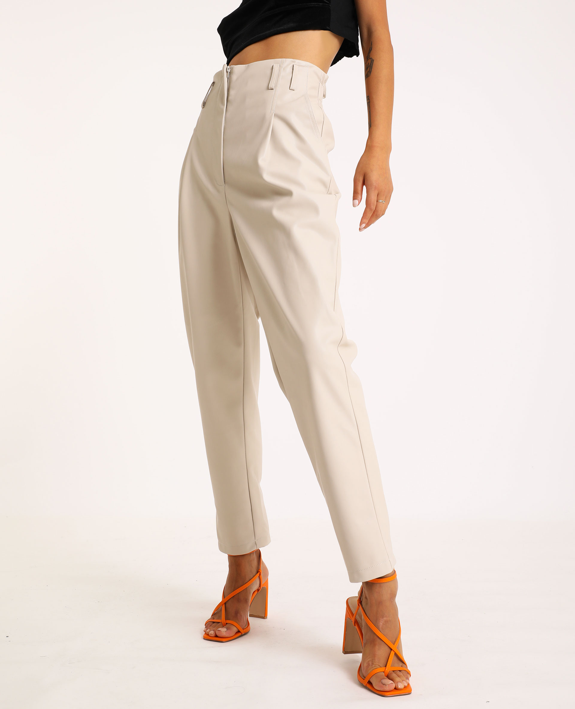 Pantalon cuir beige zara 2025