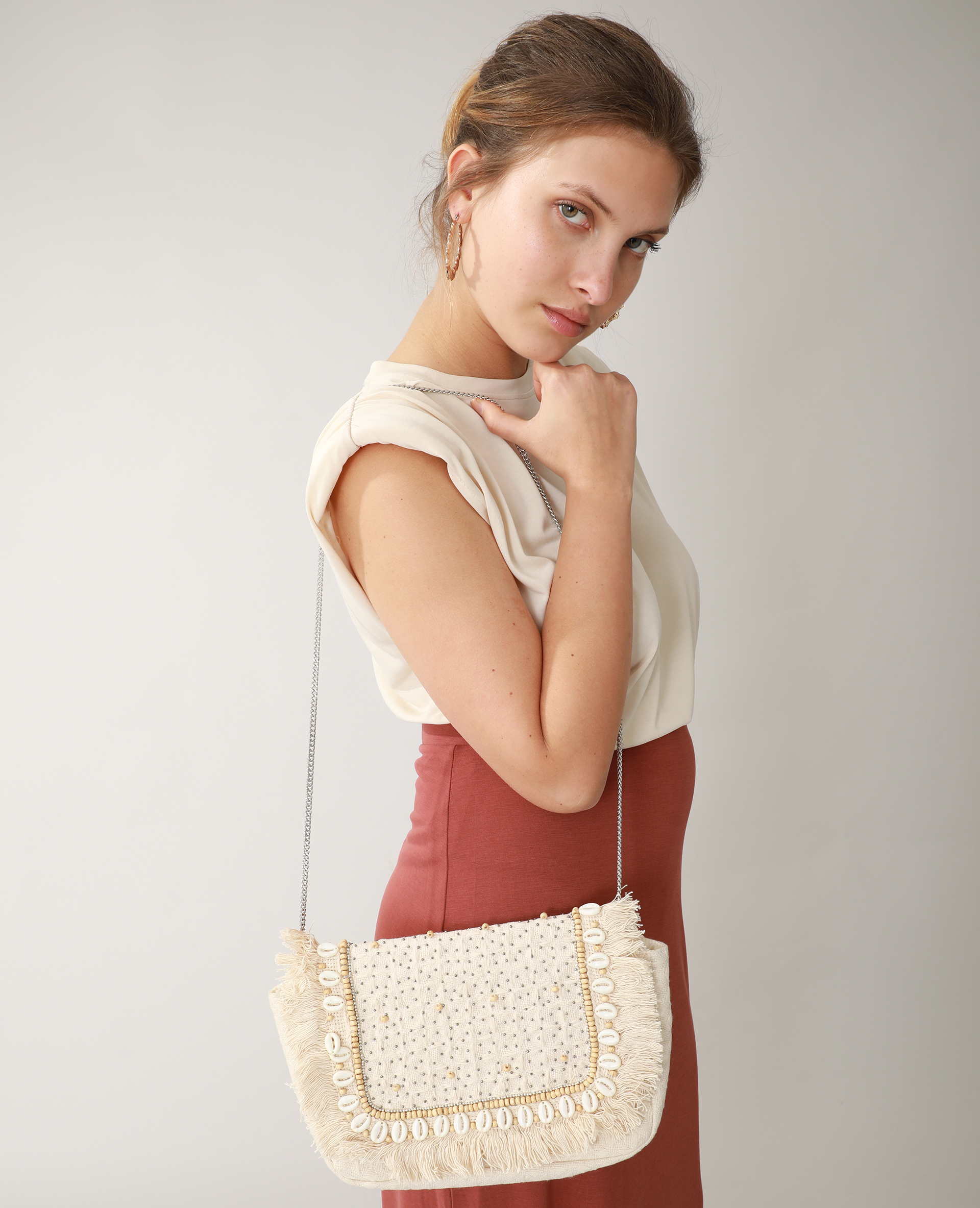Sac bandouli re coquillages et perles