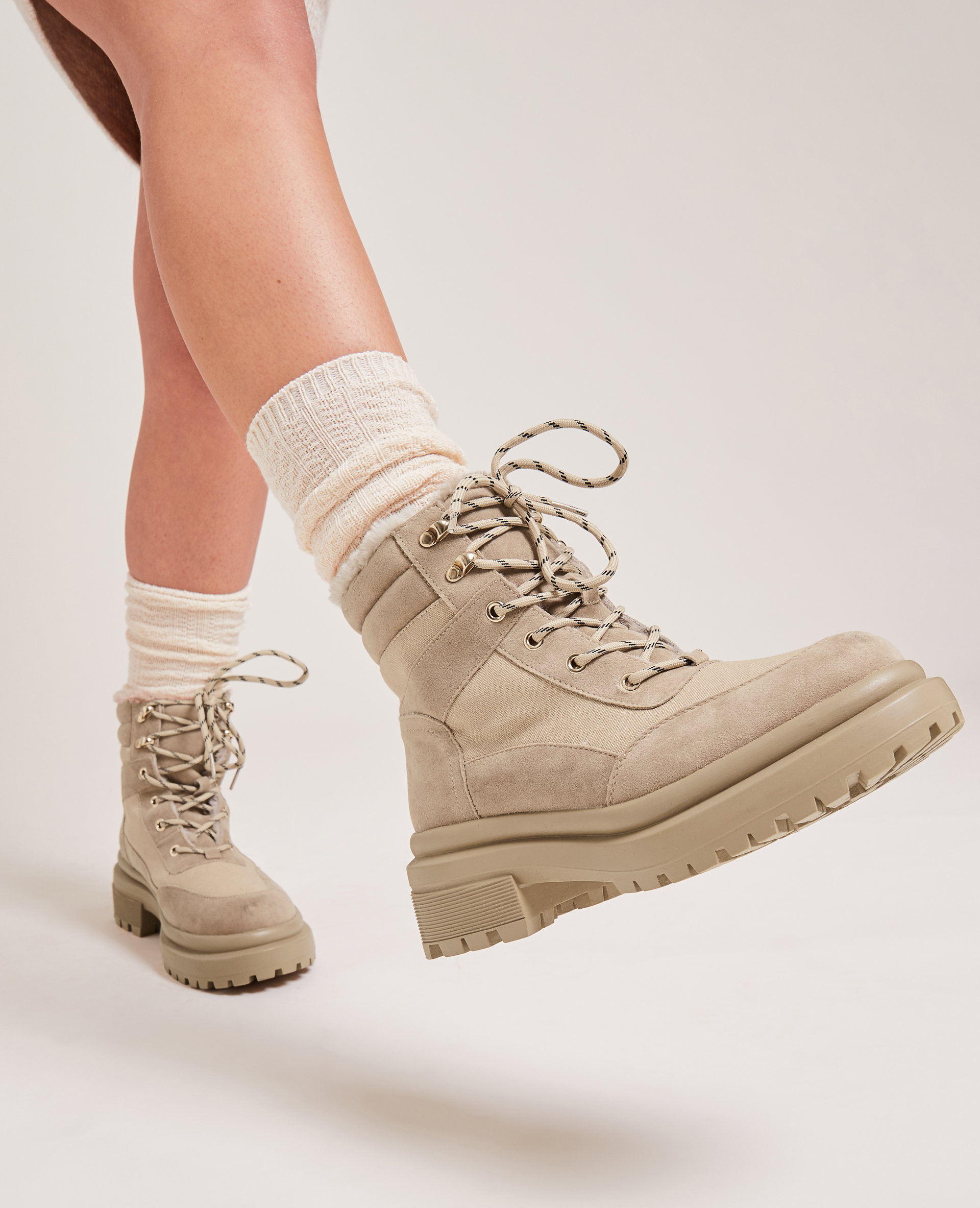 Bottines femme top lacets fourrées